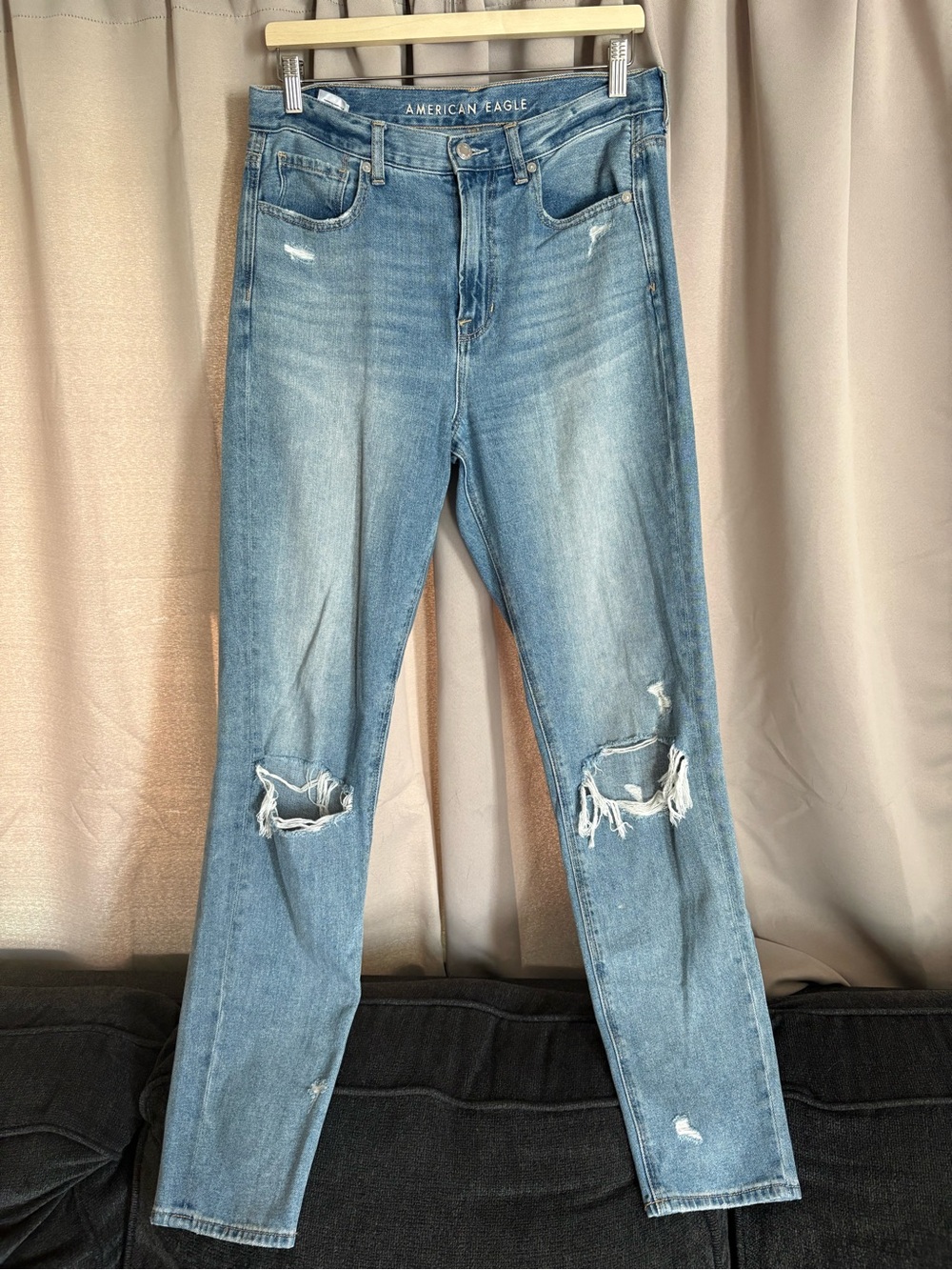 TALL/X-LONG - American Eagle Outfitters Light Blue Distressed Mom Jeans